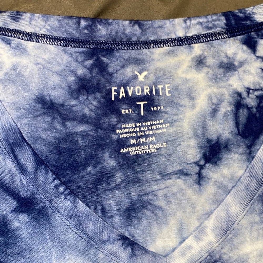 American Eagle Size Medium V-Neck Shirt